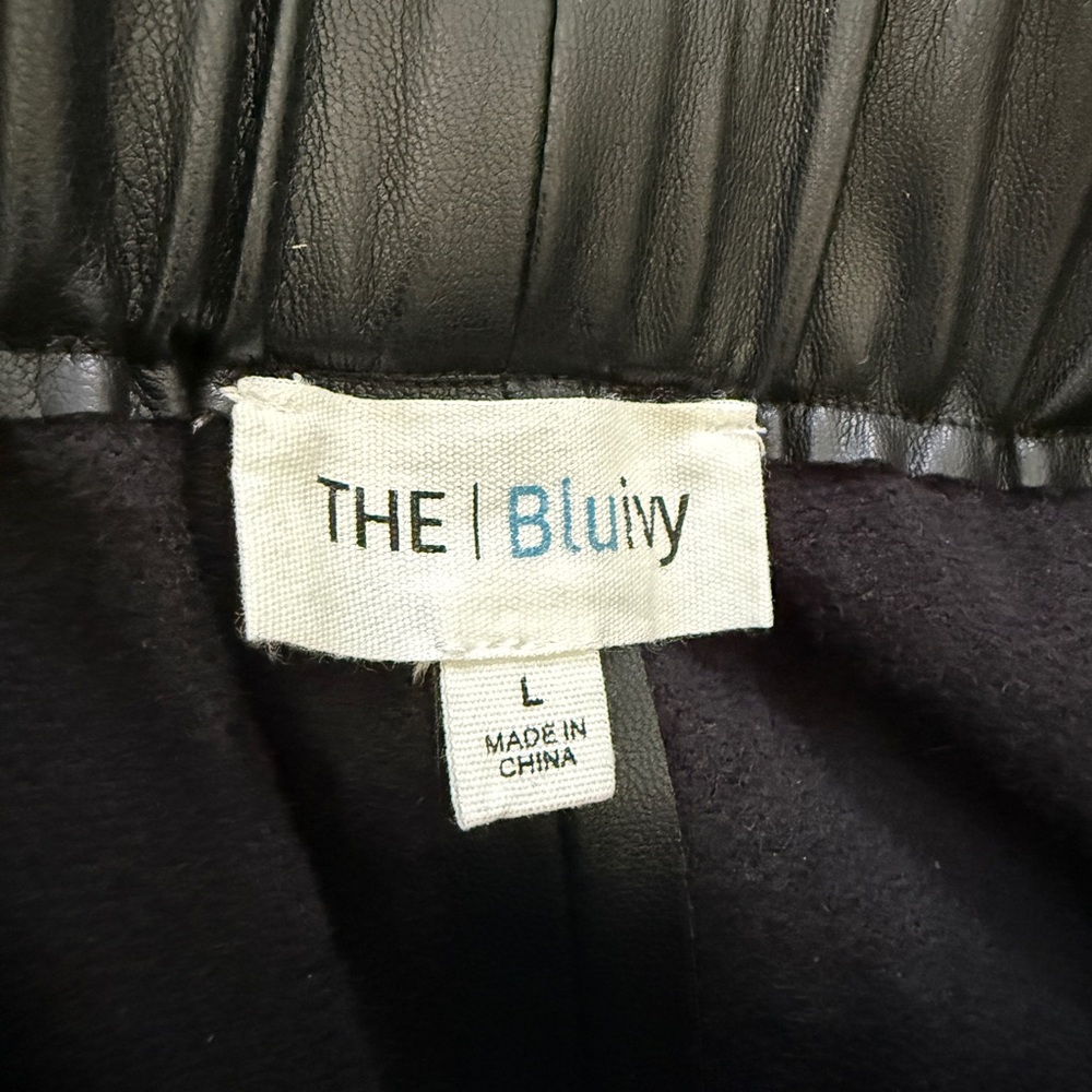 Bluivy Black High-Waist Faux Leather Paperbag Shorts with Tie - Picture 3 of 4